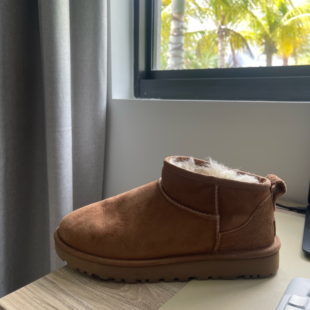 Mini uggs size 8
